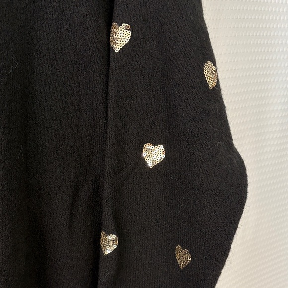 Chic Black V-Neck Sweater with Gold Heart Accents Sz. Xl - Picture 5 of 5